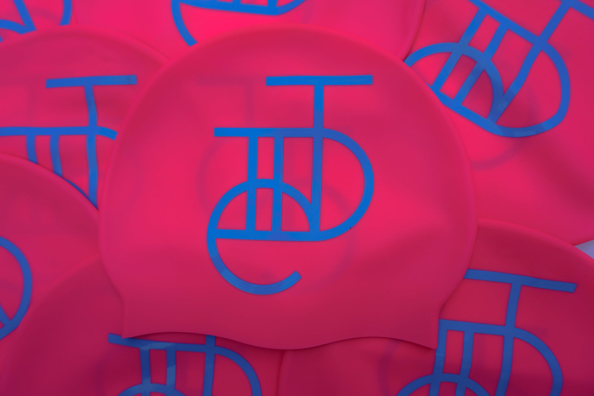 Tiide Logo swim hat pink matte